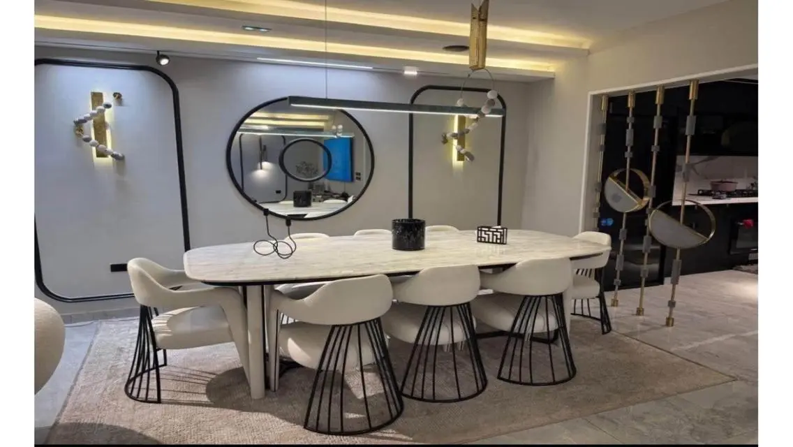Luxury Apartment Overlooking Lakes for Rent