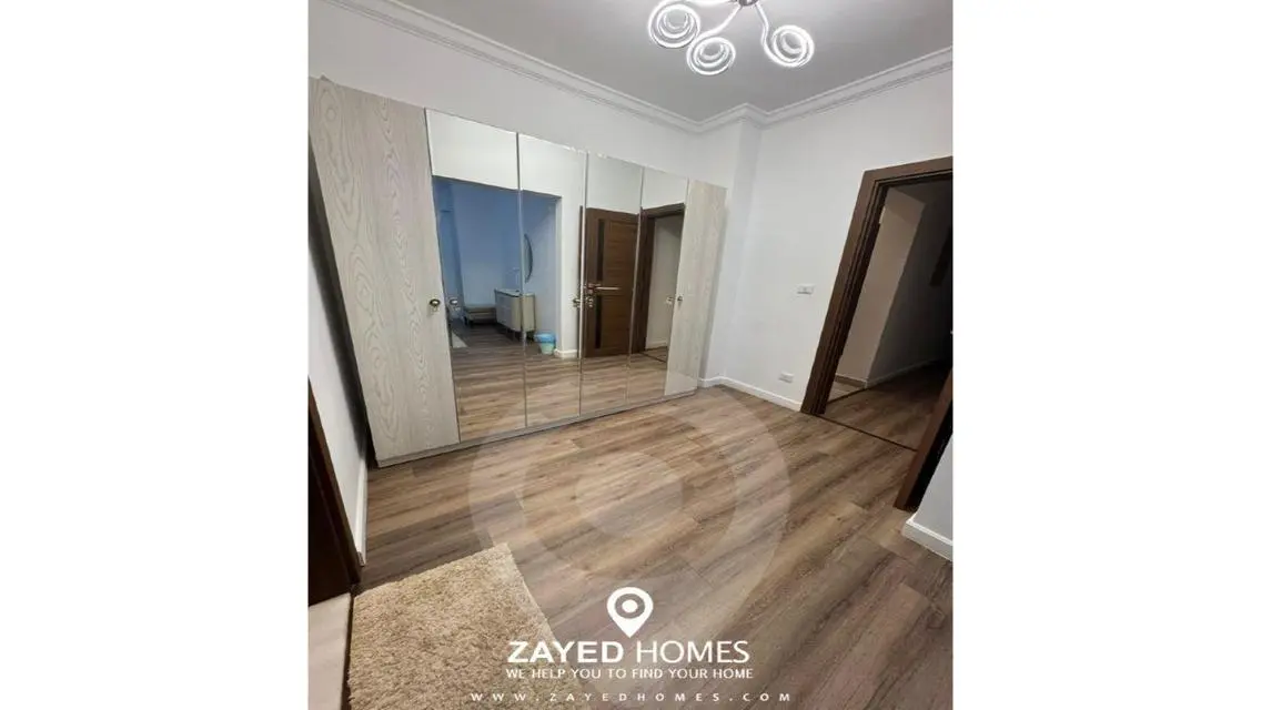Luxurious Apartment with Waterfront View in the Heart of the City