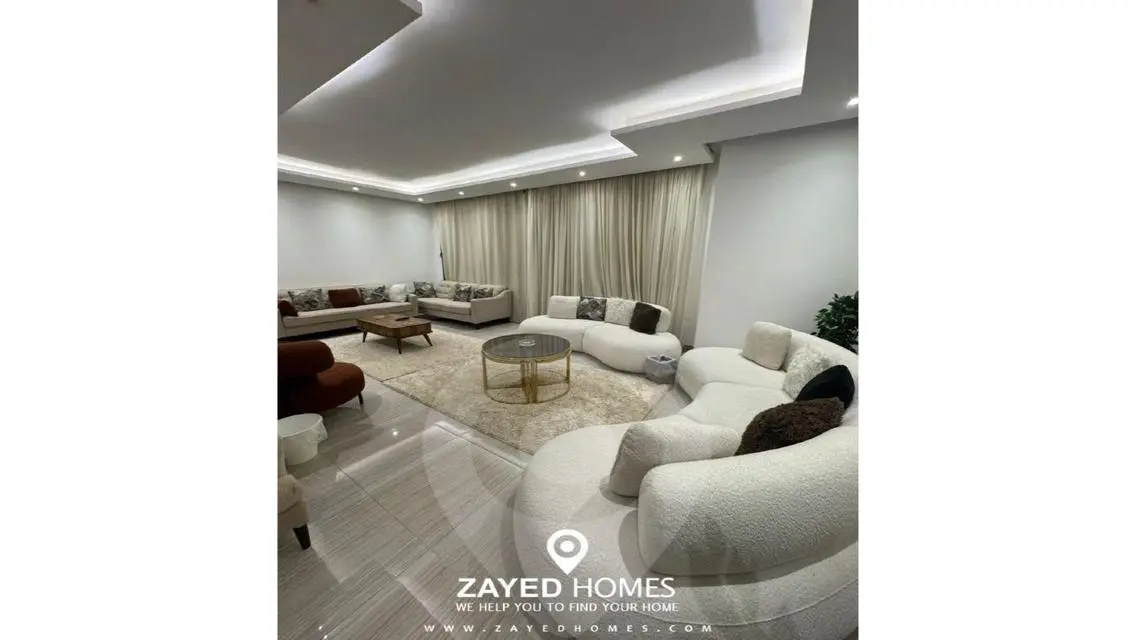 Luxurious Apartment with Waterfront View in the Heart of the City