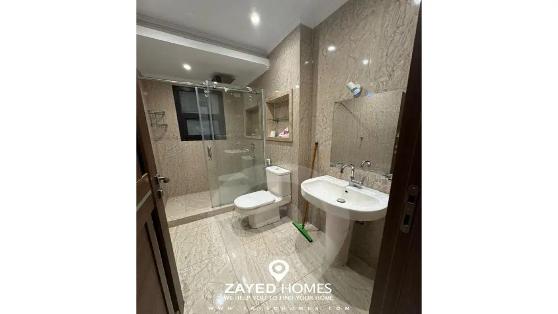 Luxurious Apartment with Waterfront View in the Heart of the City
