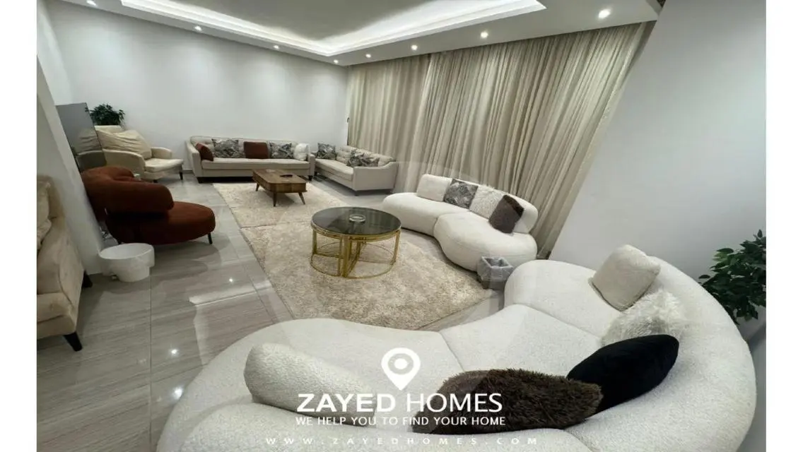 Luxurious Apartment with Waterfront View in the Heart of the City