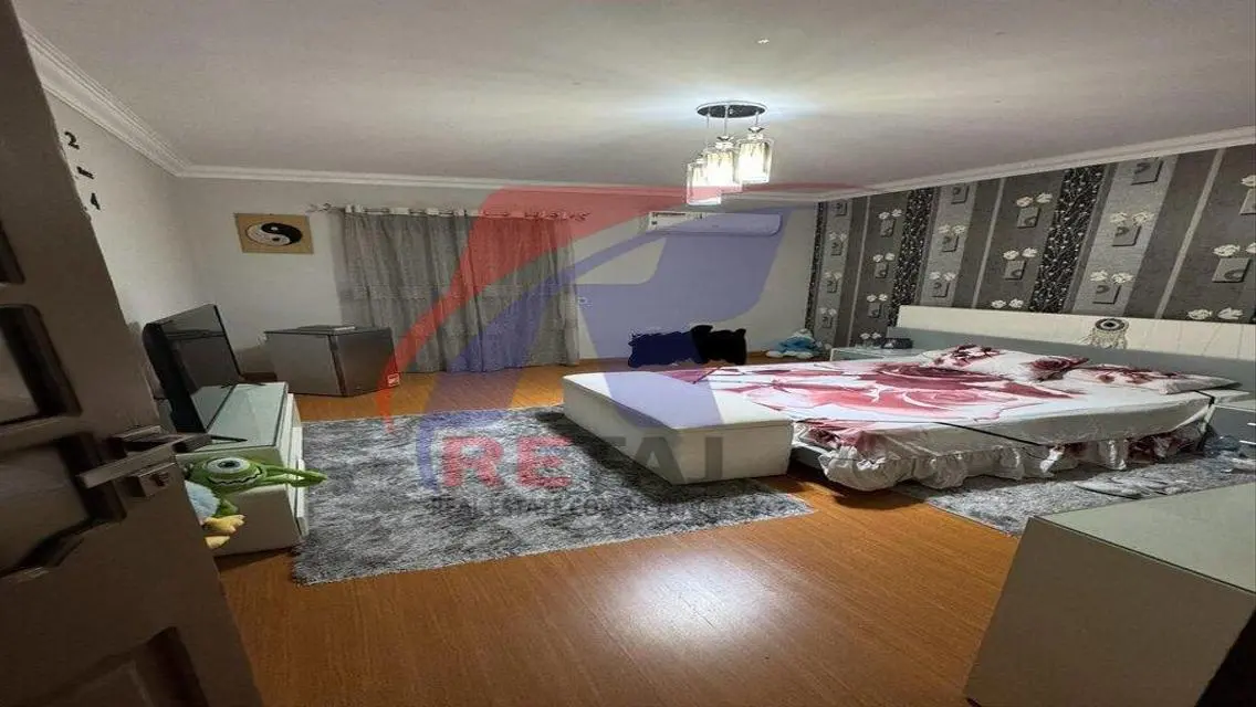 عقار متميز مع شرفة للبيع