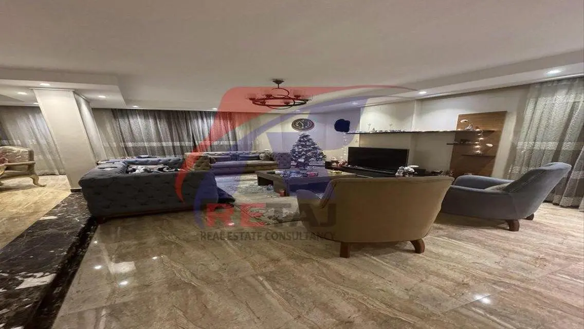 عقار متميز مع شرفة للبيع