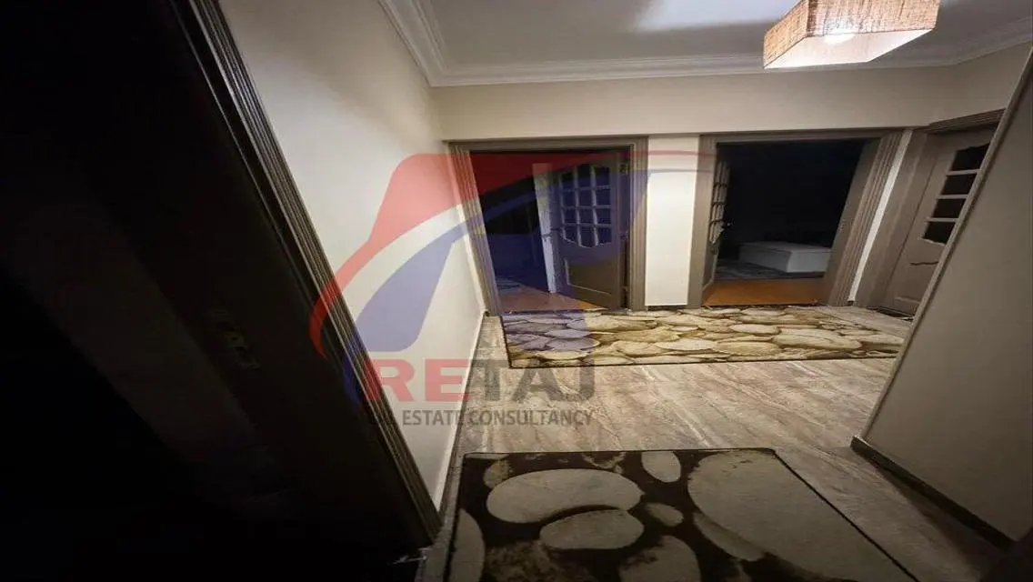 عقار متميز مع شرفة للبيع