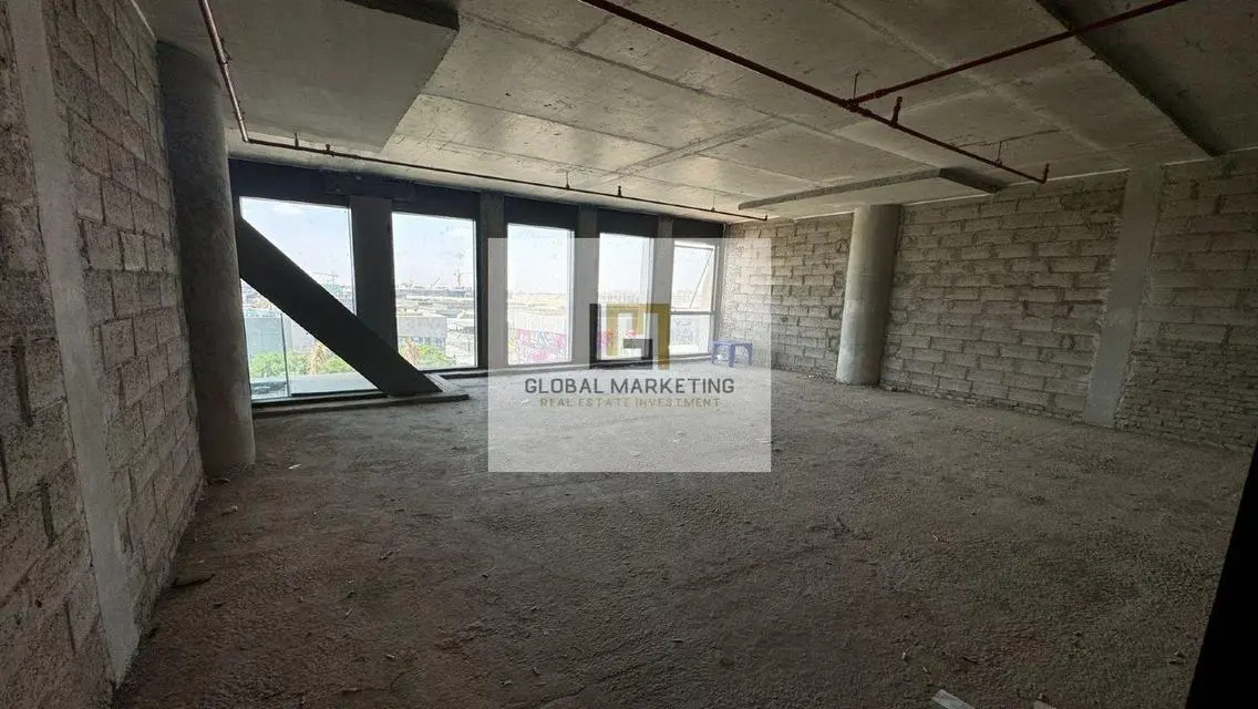 شقة مريحة بمساحة واسعة مع مواقف مغطاة