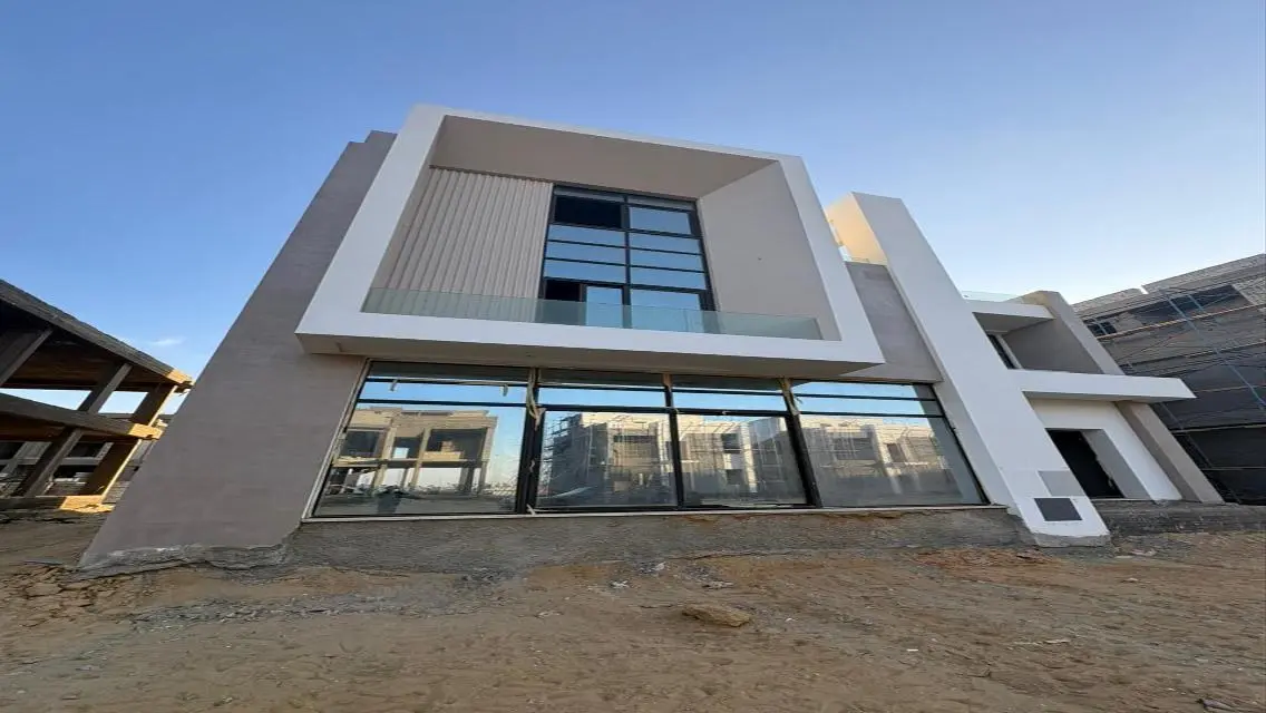 Luxury Residence Spanning 300 Meters in a Prime Location