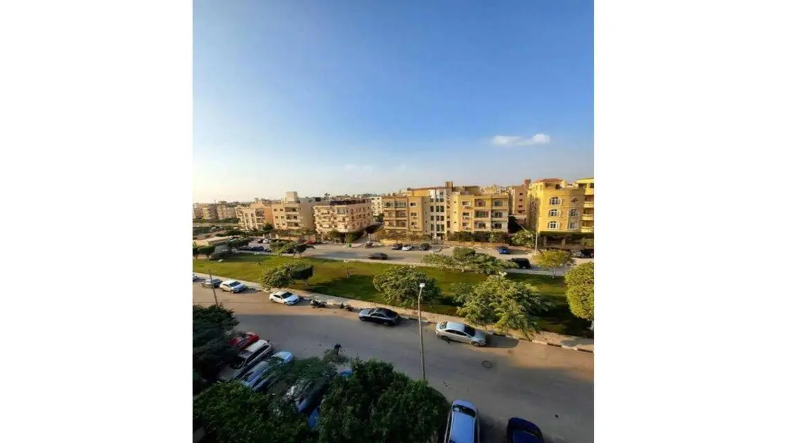 فيلا فاخرة مع مسبح خاص وحديقة خاصة مطلة على بحيرات