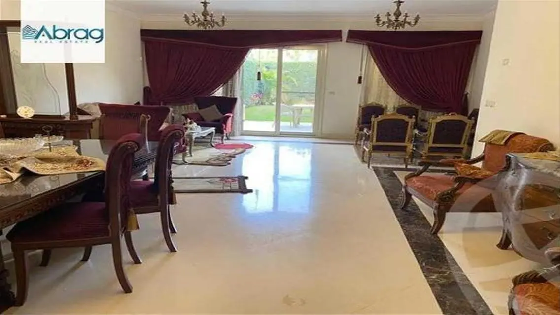 فيلا فاخرة بمساحة واسعة للبيع في موقع رائع