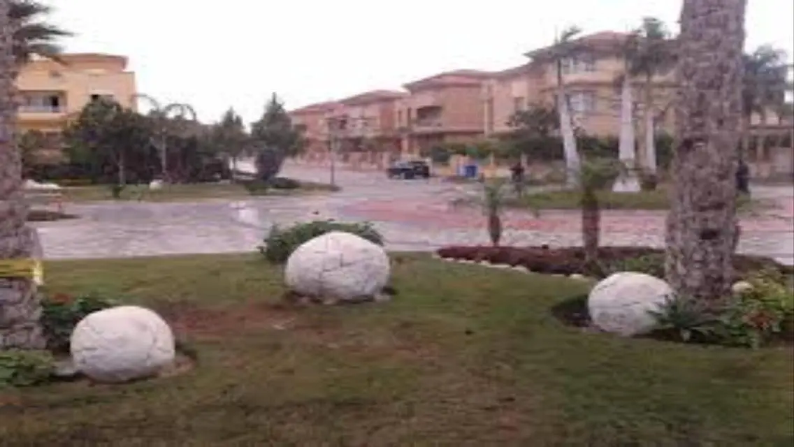 فيلا فاخرة للبيع بمساحة واسعة