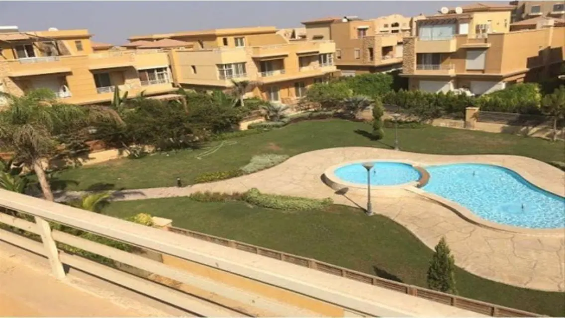 فيلا فاخرة للبيع بمساحة واسعة