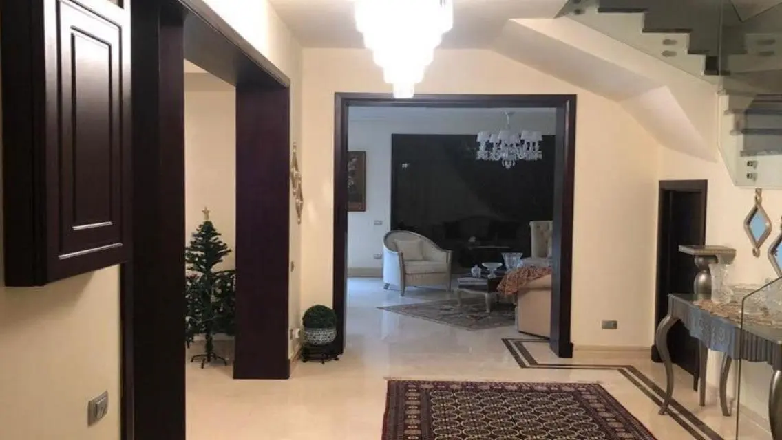 فيلا فاخرة للبيع بمساحة واسعة
