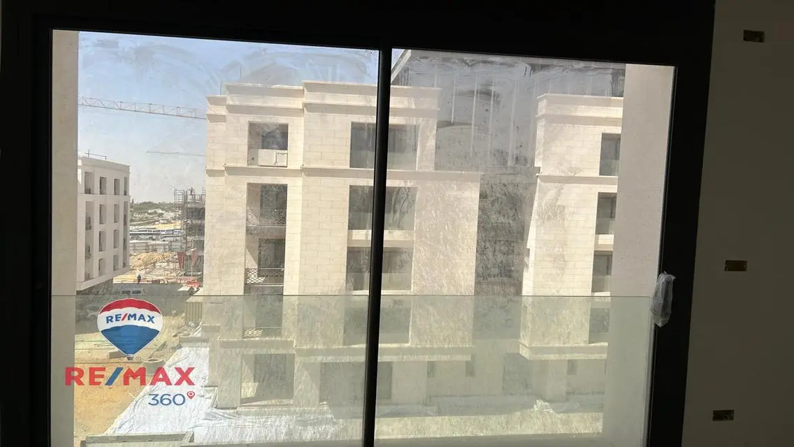 شقة فاخرة مطلة على البحيرات للبيع