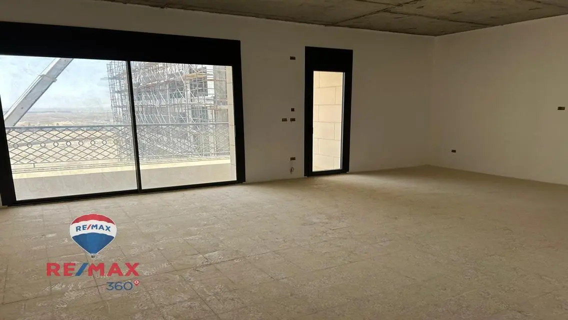 شقة فاخرة مطلة على البحيرات للبيع