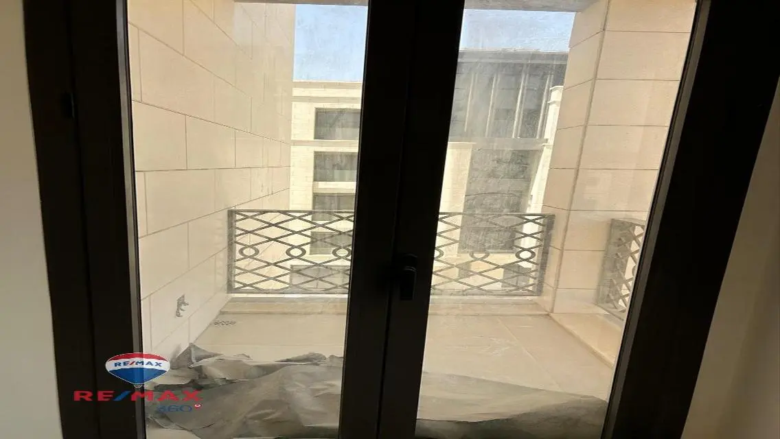 شقة فاخرة مطلة على البحيرات للبيع