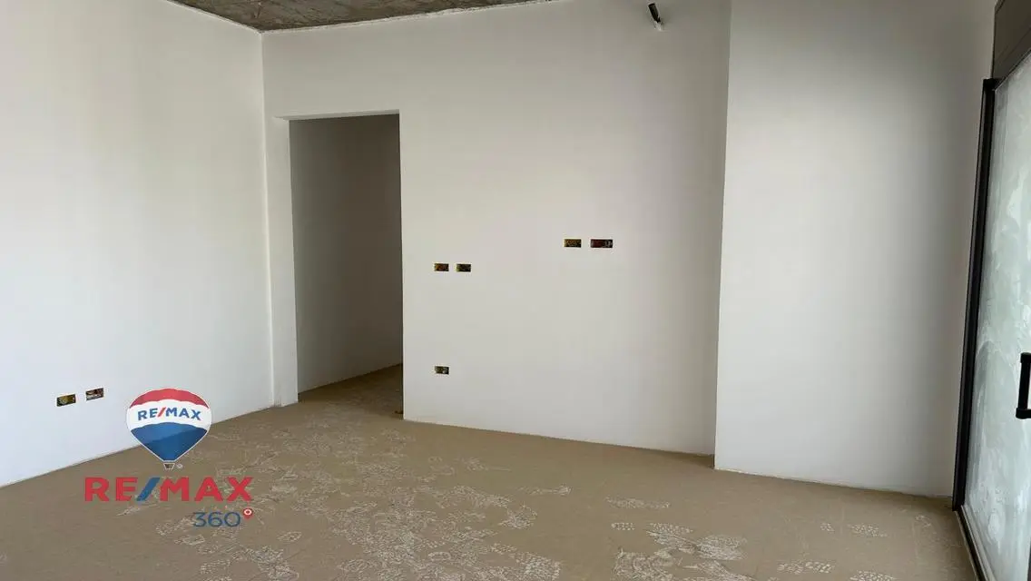 شقة فاخرة مطلة على البحيرات للبيع