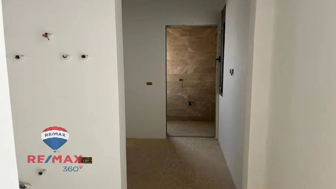 شقة فاخرة مطلة على البحيرات للبيع