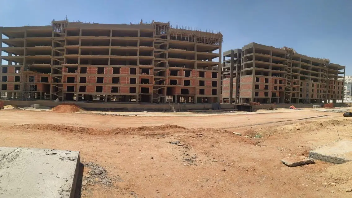 شقة فاخرة بمساحة واسعة مع حديقة خاصة