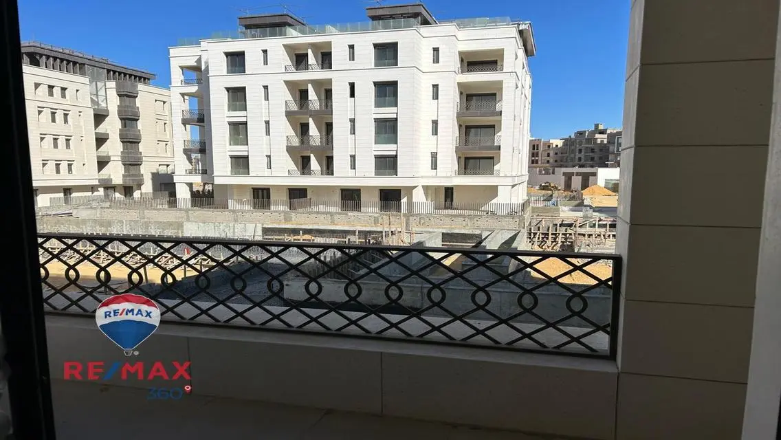 فيلا فاخرة للبيع في موقع متميز