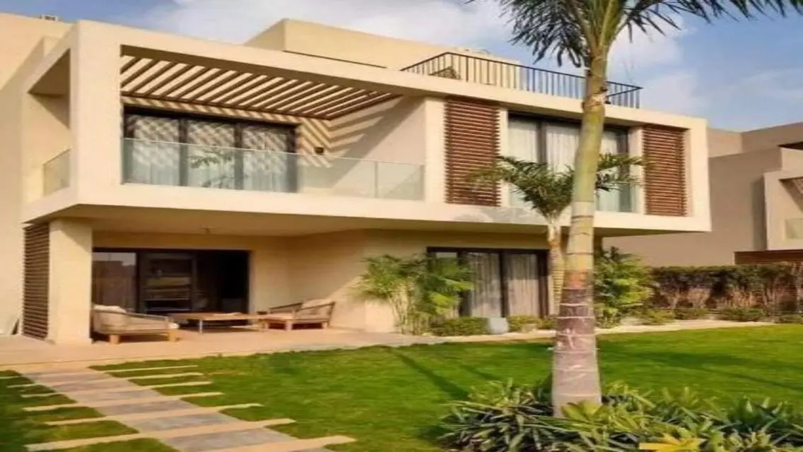 Luxury Villa with Spacious Layout and Lake View