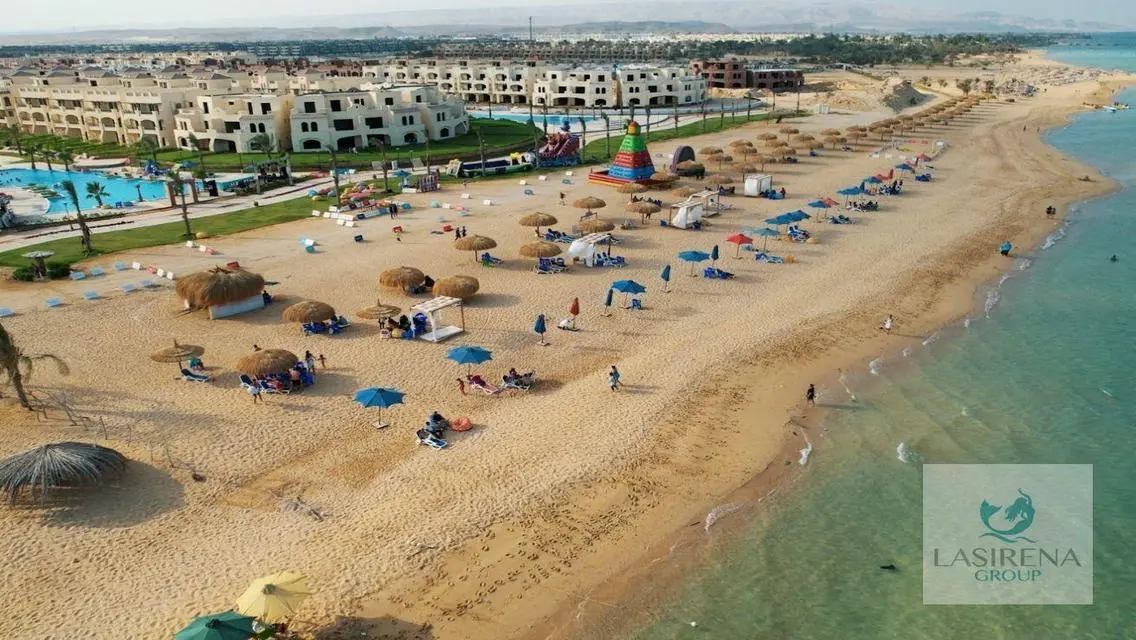 فيلا فاخرة بمساحة واسعة للبيع في موقع متميز