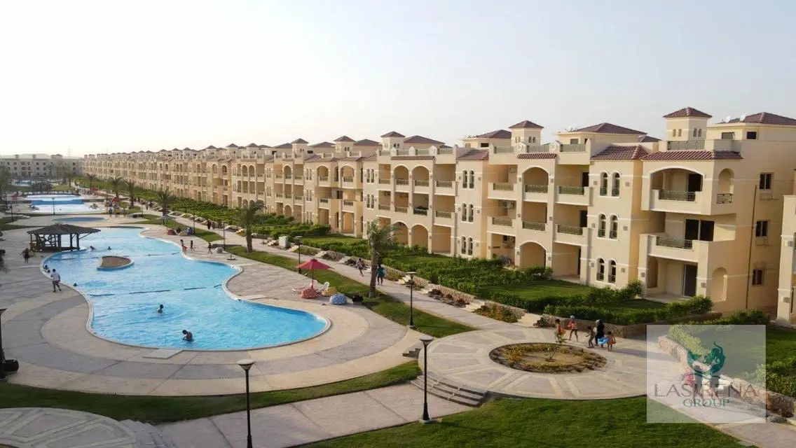 فيلا فاخرة بمساحة واسعة للبيع في موقع متميز