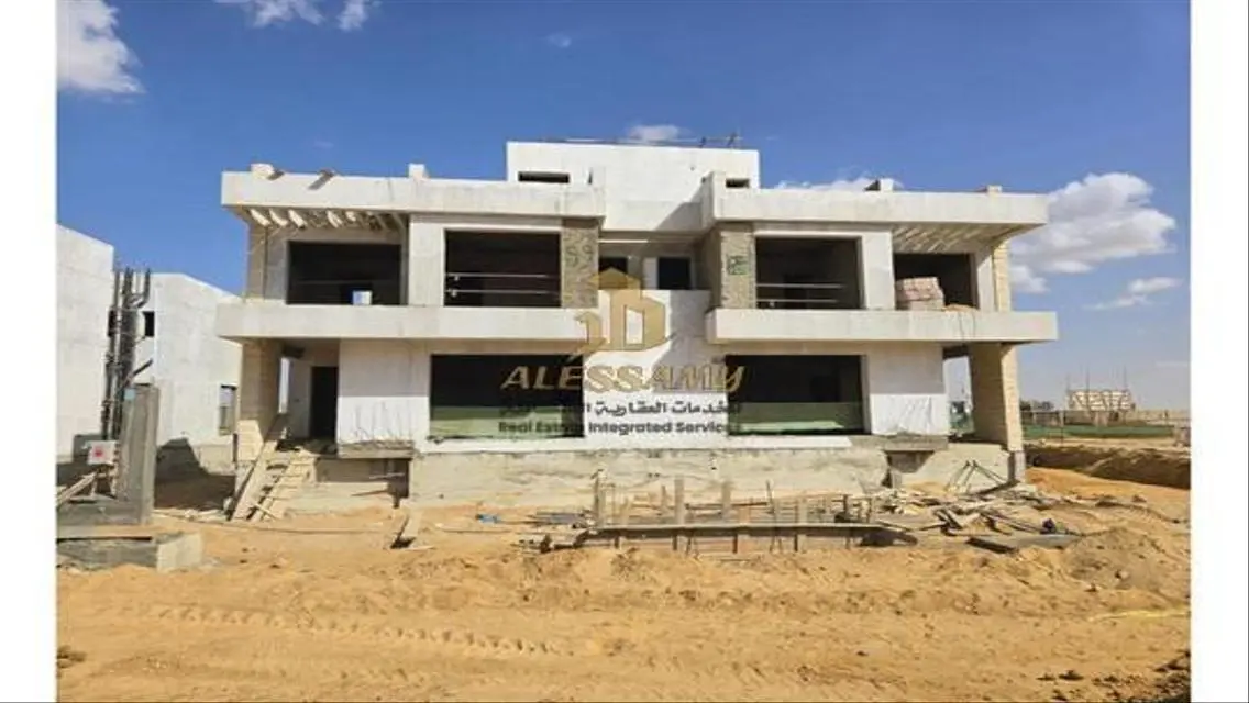 شقة جميلة للبيع بمساحة واسعة وإطلالة مميزة