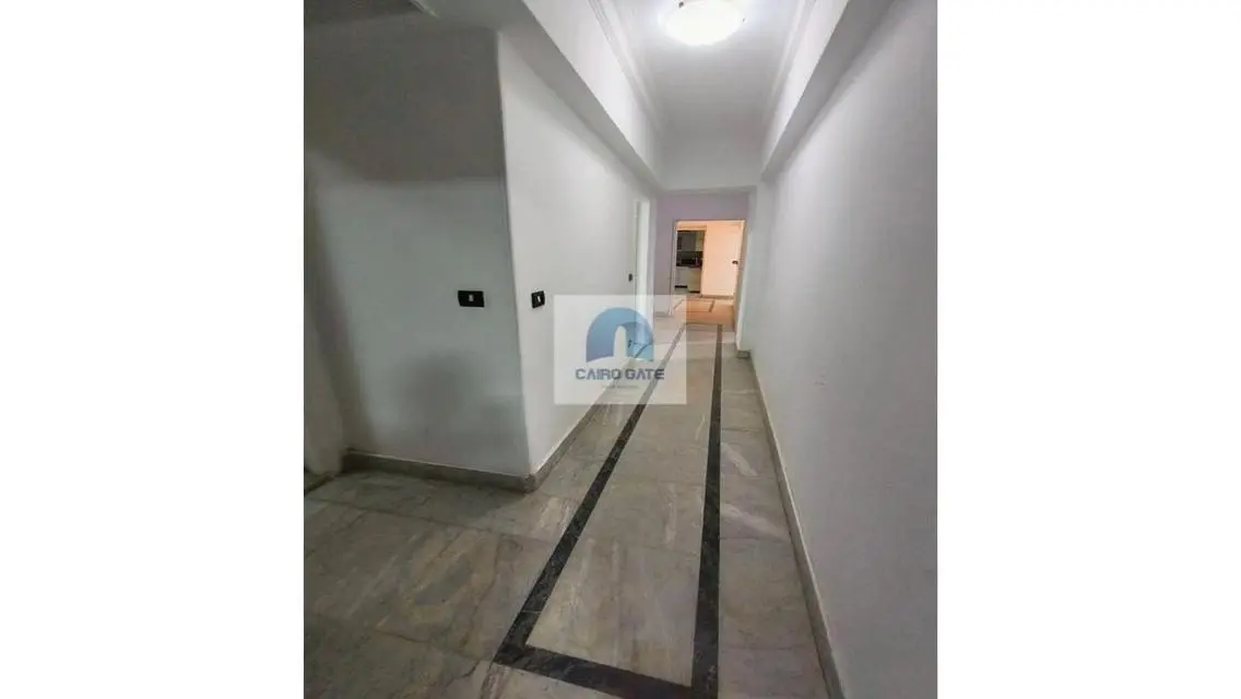 منزل حديث للبيع - 3 غرف نوم - 2100 متر مربع