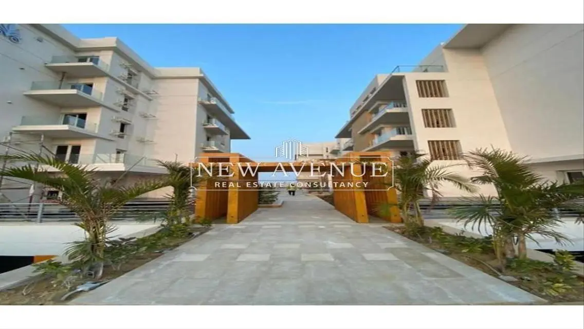 Luxury Apartment with Private Garden and Maid Room