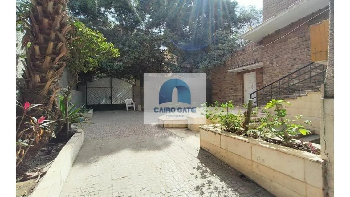 شقة بمساحة 6000 متر