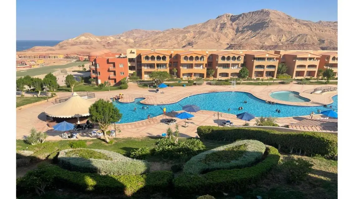 فيلا فاخرة مع مسبح خاص وحديقة أمامية
