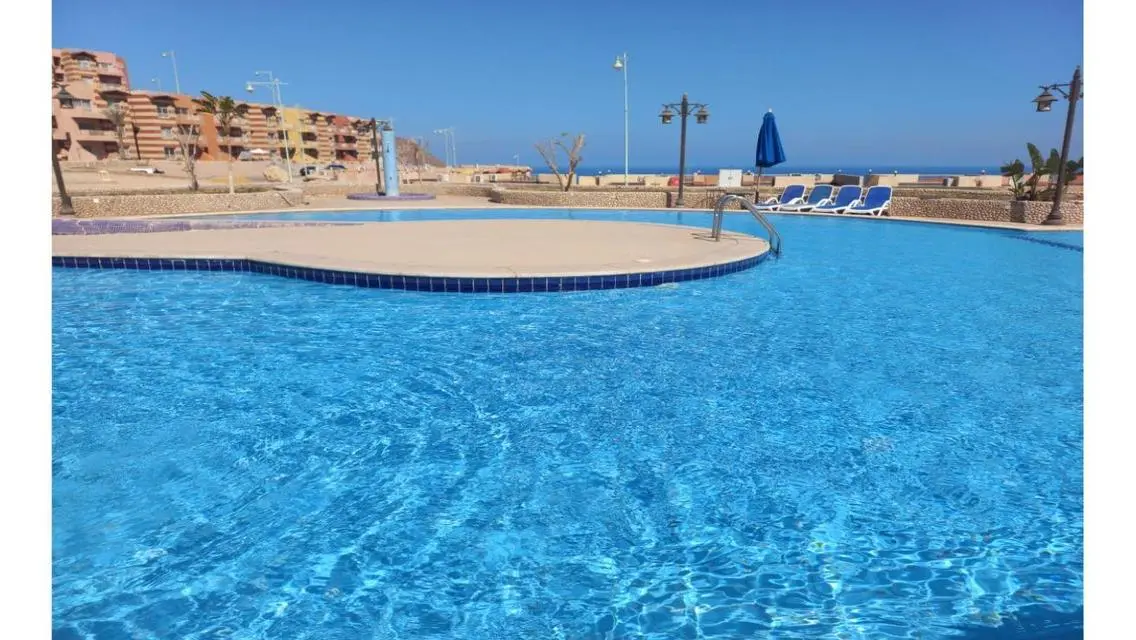 فيلا فاخرة مع مسبح خاص وحديقة أمامية
