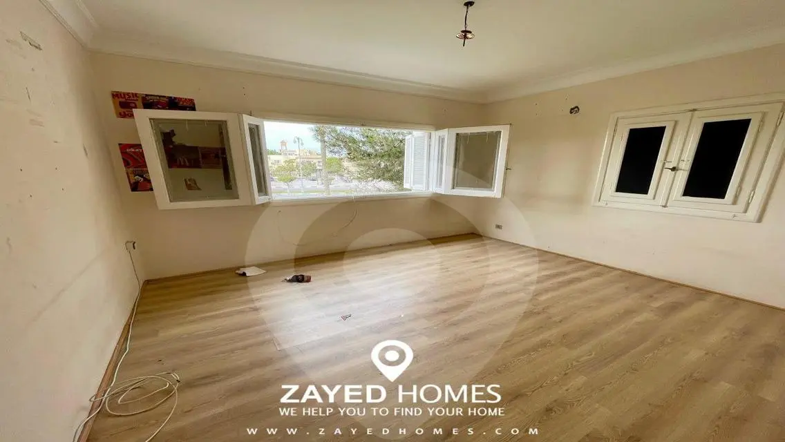 Luxury Apartment with Lake View and Private Garden