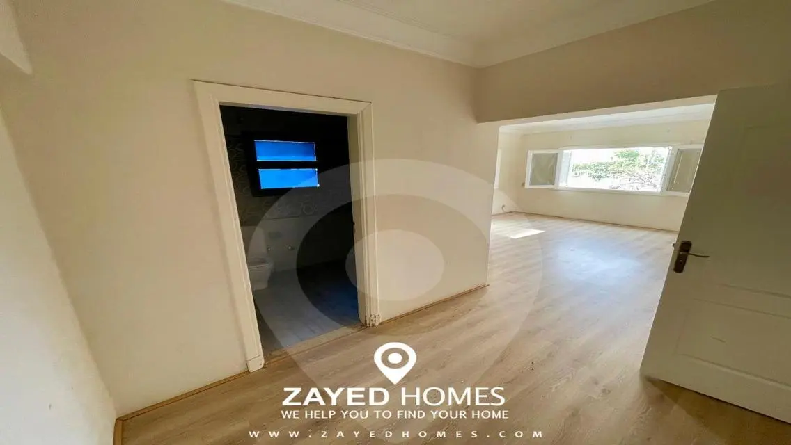 Luxury Apartment with Lake View and Private Garden