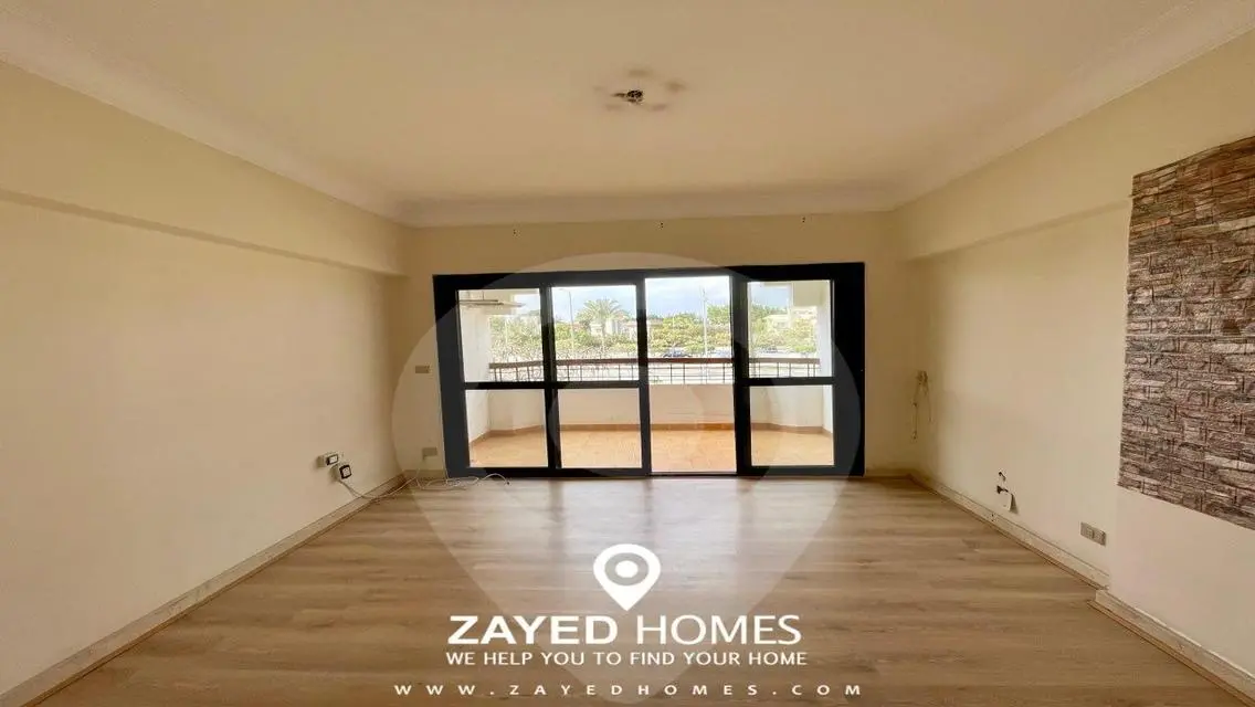 Luxury Apartment with Lake View and Private Garden
