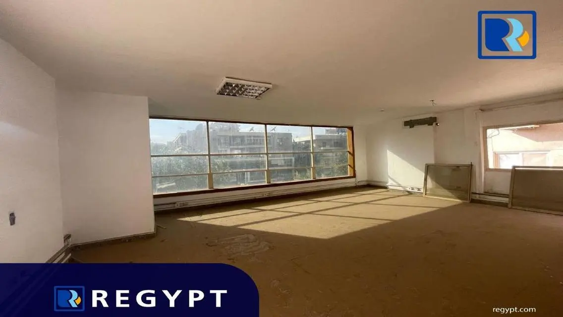 شقة في ت4ب مساحة 1650 متر للبيع