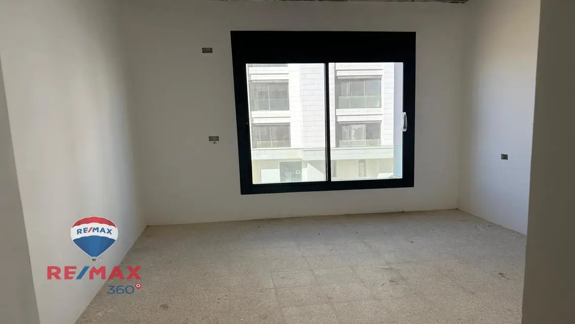 منزل فاخر للبيع بمساحة واسعة