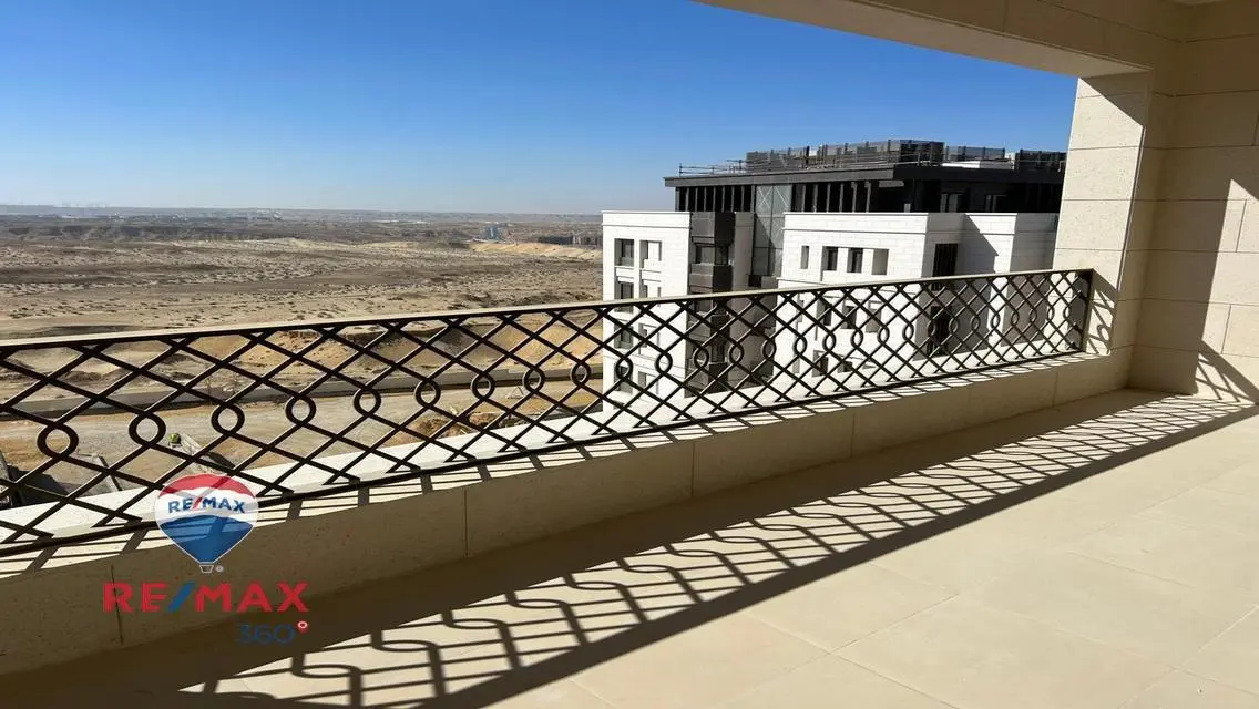 منزل فاخر للبيع بمساحة واسعة