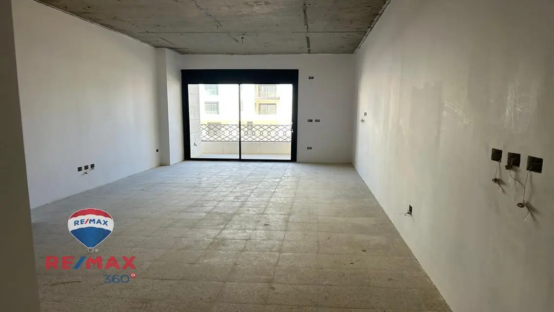 منزل فاخر للبيع بمساحة واسعة
