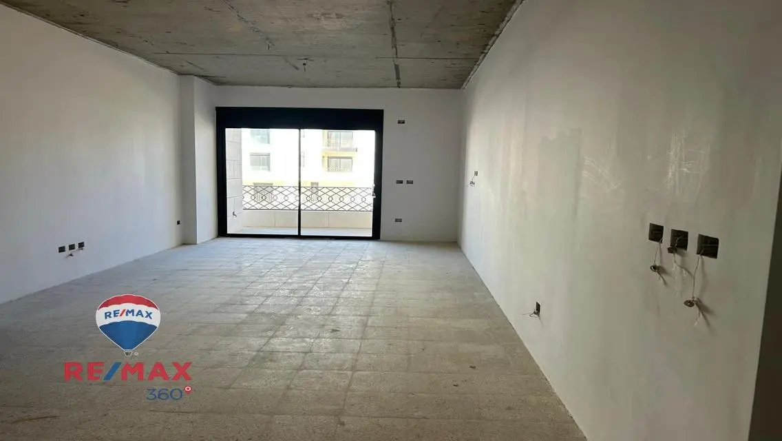 منزل فاخر للبيع بمساحة واسعة