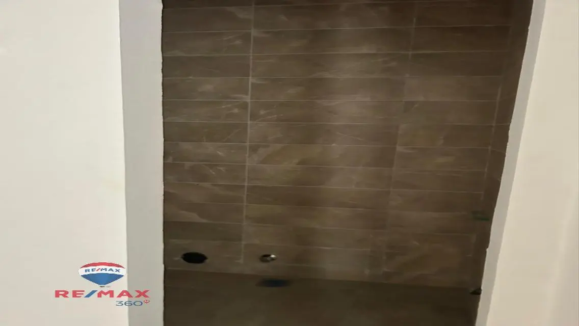 منزل فاخر للبيع بمساحة واسعة