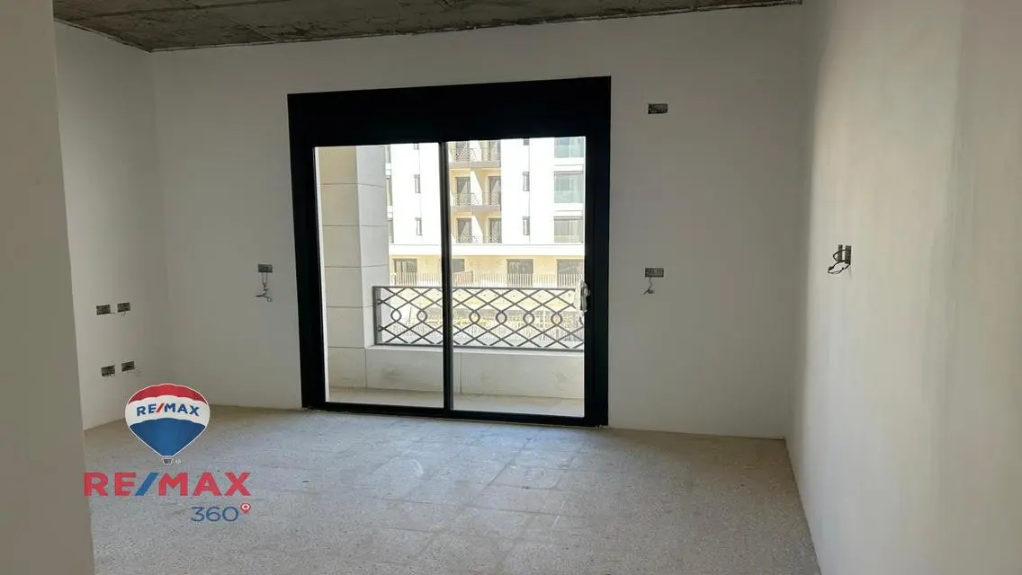 منزل فاخر للبيع بمساحة واسعة