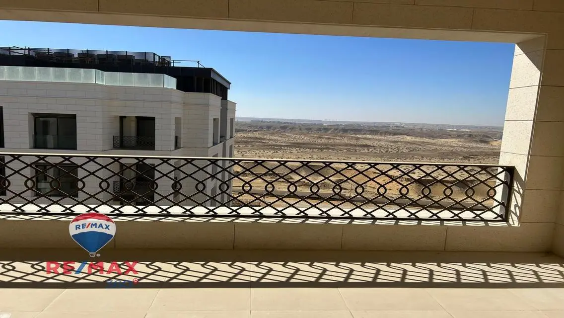 منزل فاخر للبيع بمساحة واسعة