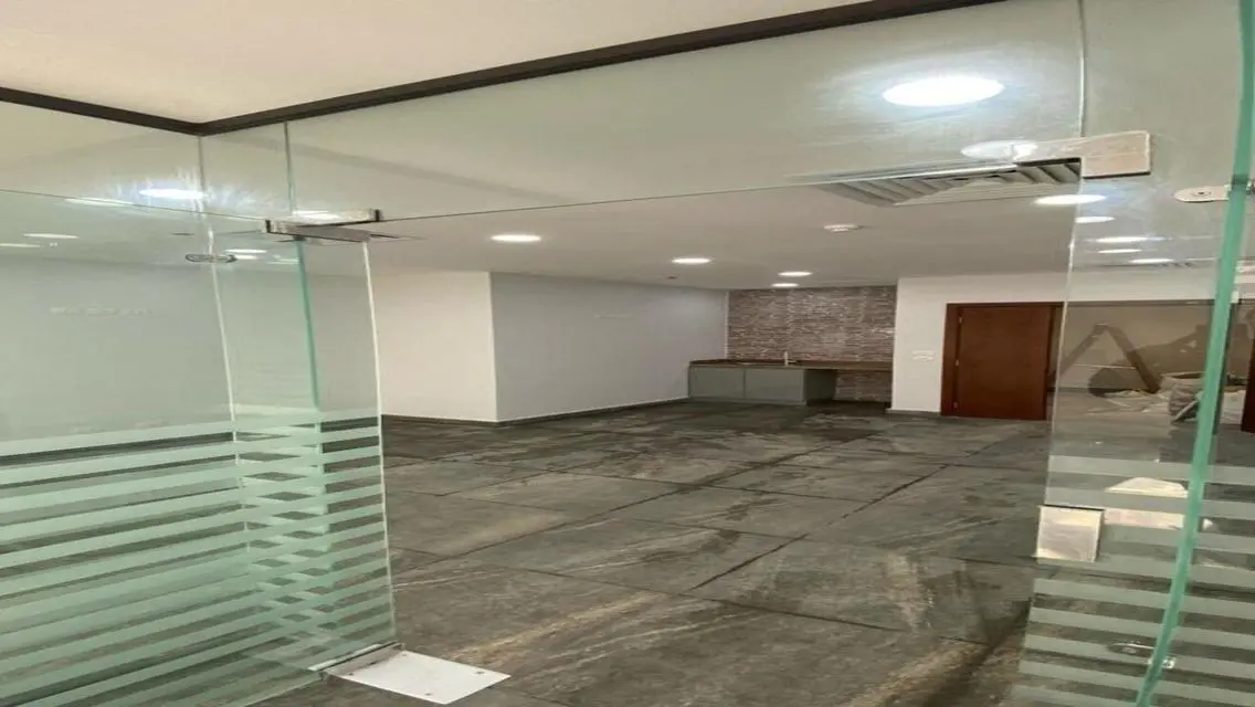 عقار تجاري مع ميزات رائعة للبيع