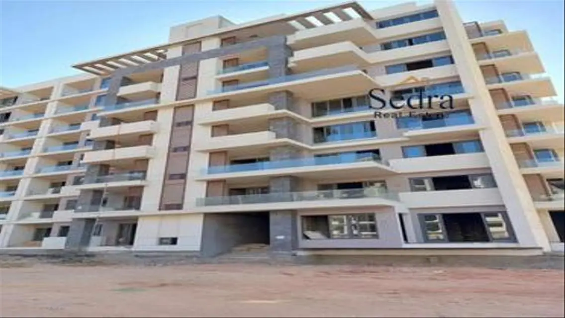 Luxury Lakeside Apartment with Balcony and Shared Gym