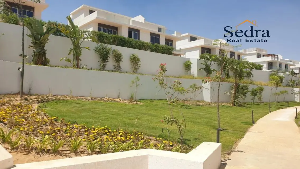 Luxury Lakeside Apartment with Balcony and Shared Gym