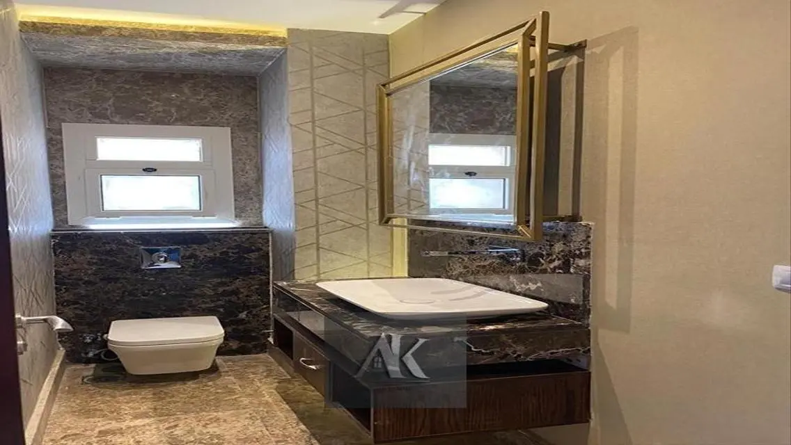 فيلا فاخرة بمساحة كبيرة مع خصوصية وحديقة ومسبح