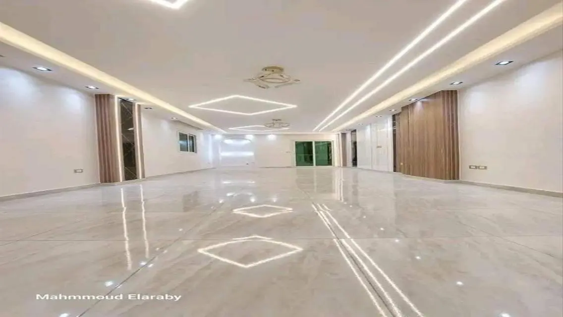 Luxury Apartment with 600 sqm in 180