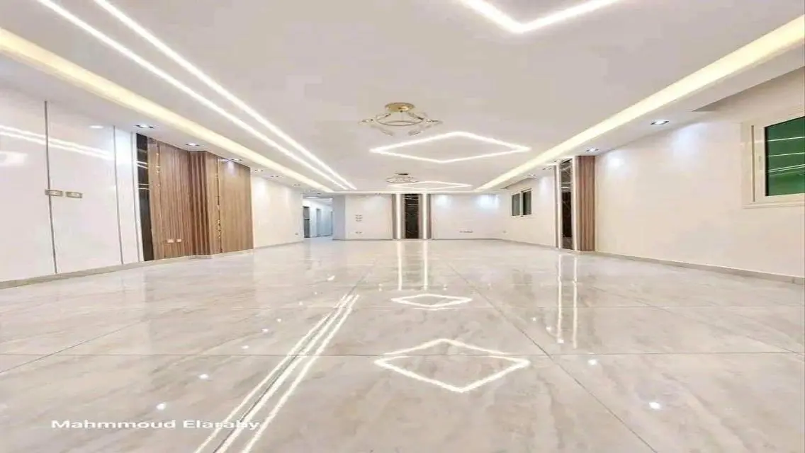 Luxury Apartment with 600 sqm in 180