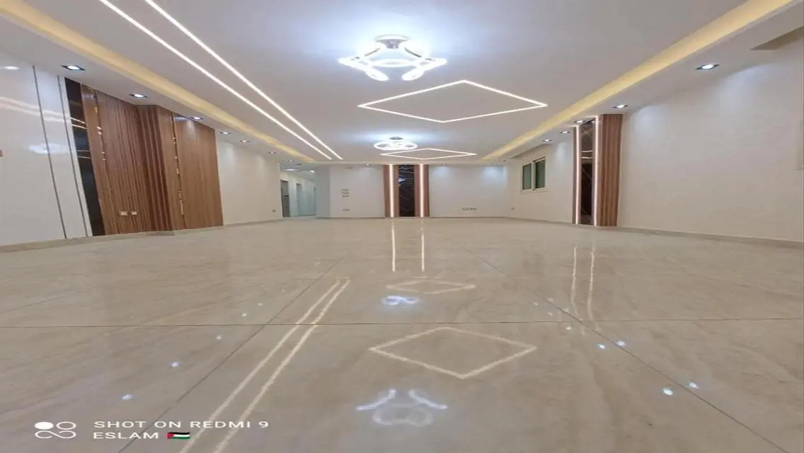 Luxury Apartment with 600 sqm in 180