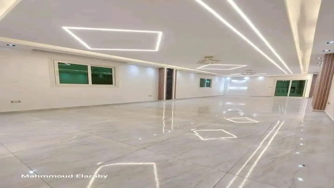Luxury Apartment with 600 sqm in 180